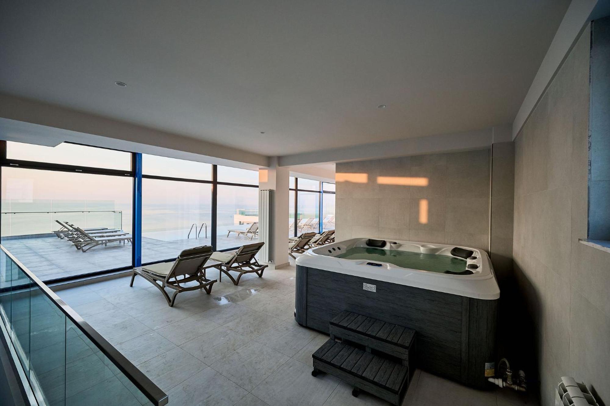 Mira Studio In Infinity Beach Resort - Parking Mamaia Luaran gambar