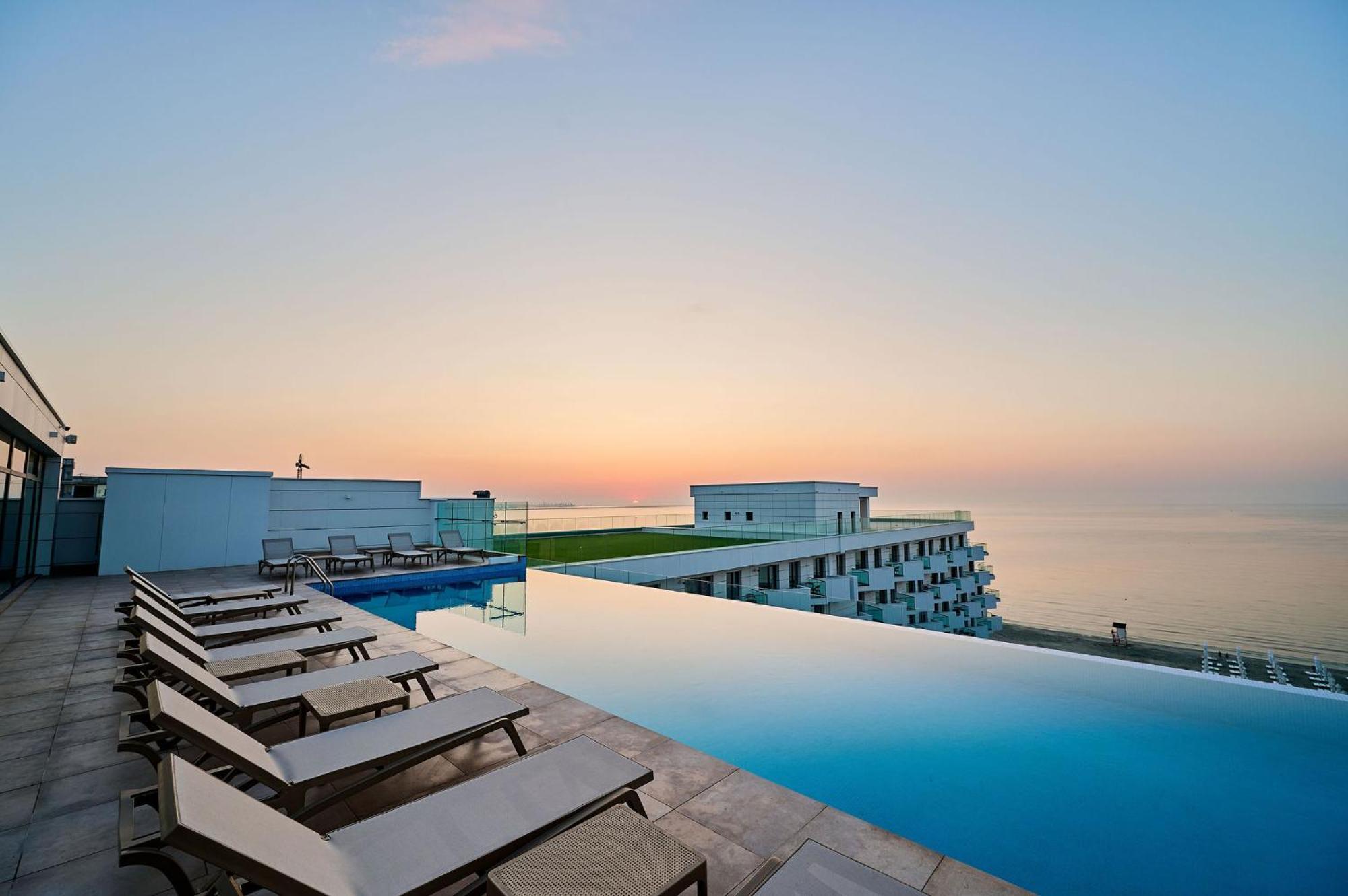 Mira Studio In Infinity Beach Resort - Parking Mamaia Luaran gambar