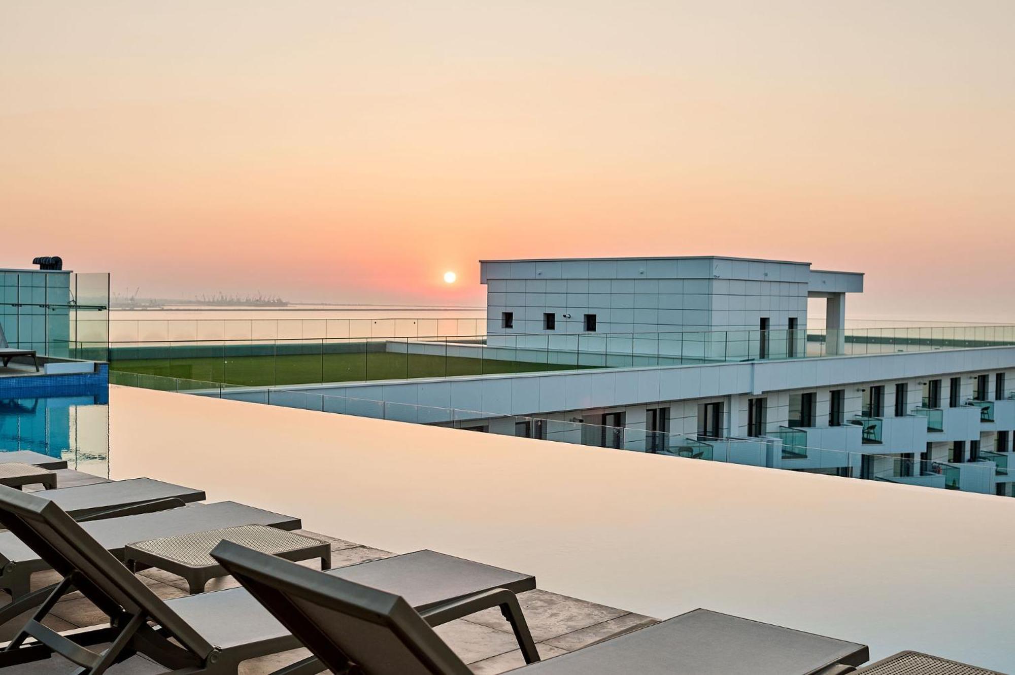 Mira Studio In Infinity Beach Resort - Parking Mamaia Luaran gambar